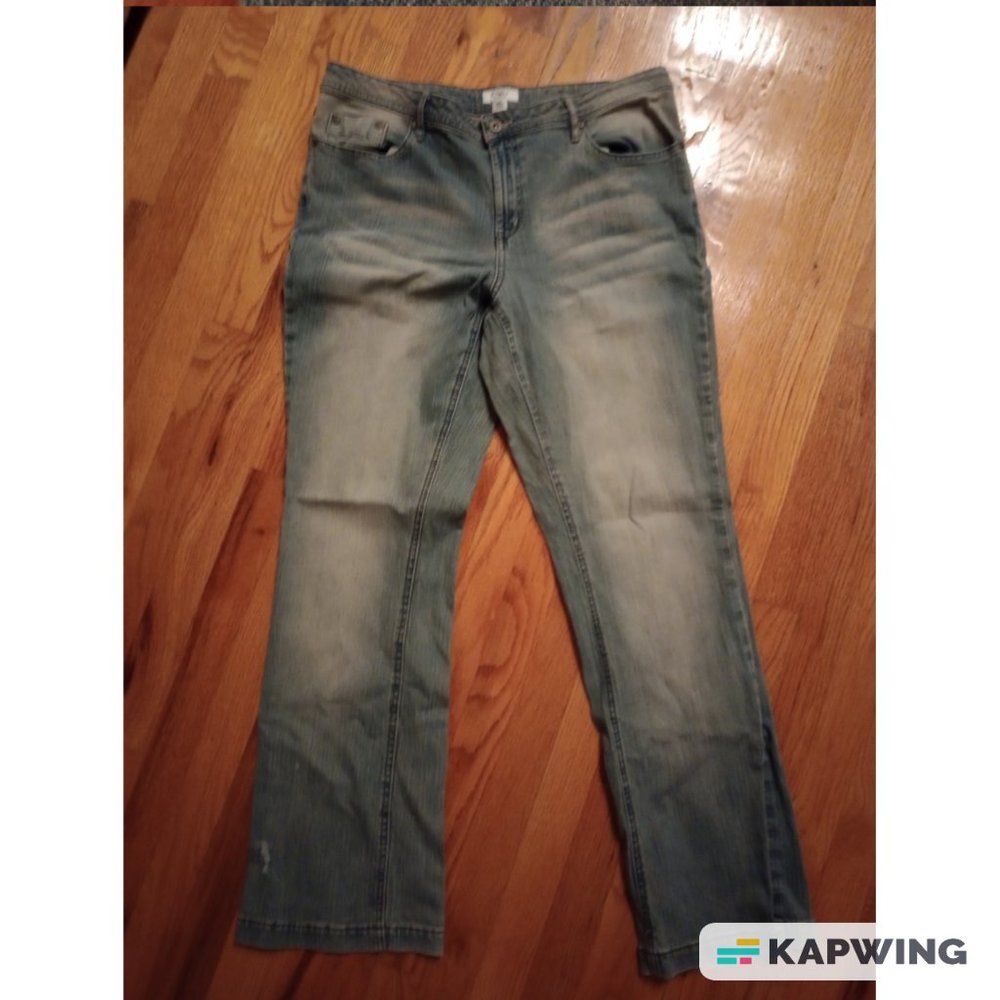 CATO Size 16W Distressed Women's Blue Jeans Waist: 34" Inseam: 32 Length: 41"